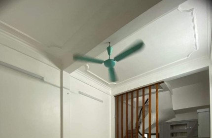 Cho ở nhóm 9 người Phố Khâm Thiên, 4 tầng, 30m2, 3 ngủ khép kín, 12 Triệu